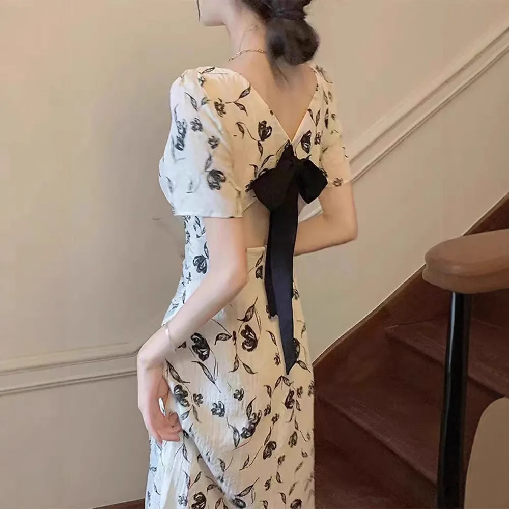 方领茶歇法式连衣裙女2025年夏季新款不规则开叉遮肉显瘦碎花裙子