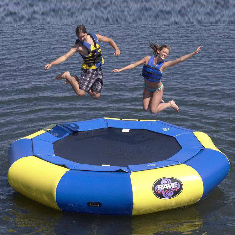 充气水上三角滑梯攀岩蹦床跷跷板儿童成人漂浮玩具海上游乐园设备