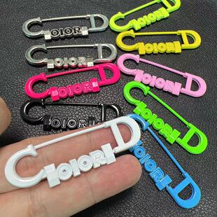 2023款彩色金属胸针金属装饰扣固定别针气质百搭上衣胸花配饰品