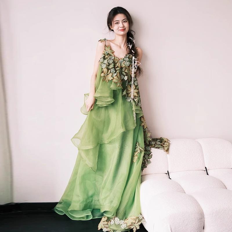 法式轻奢气质绿色碎花吊带连衣裙女2025夏季高级感晚礼服公主长裙
