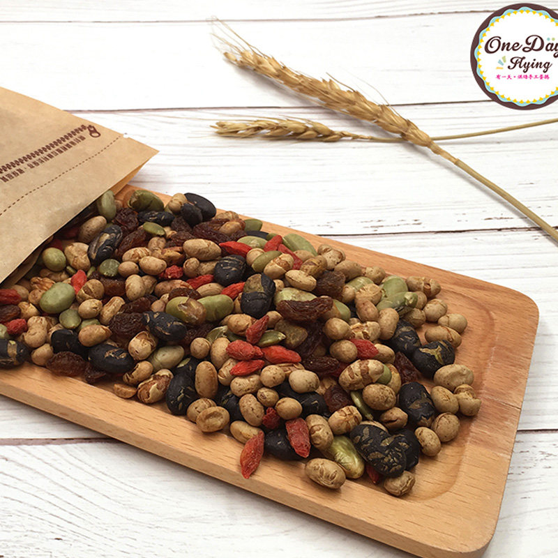 台湾本土版进口休闲小零食黑豆南瓜子综合坚果零食300g顺丰包邮