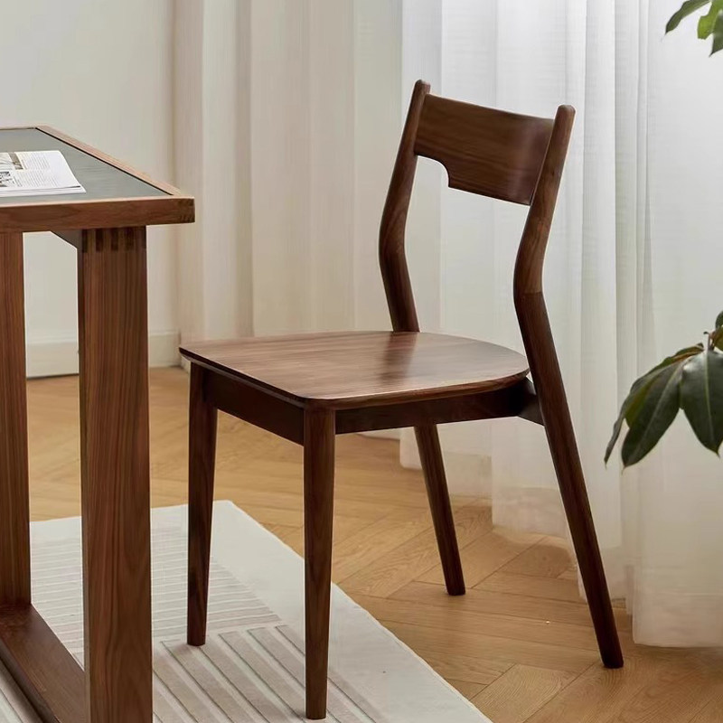 北欧复古餐椅家用轻奢实木中古餐桌椅侘寂靠背现代民宿简约洽谈椅