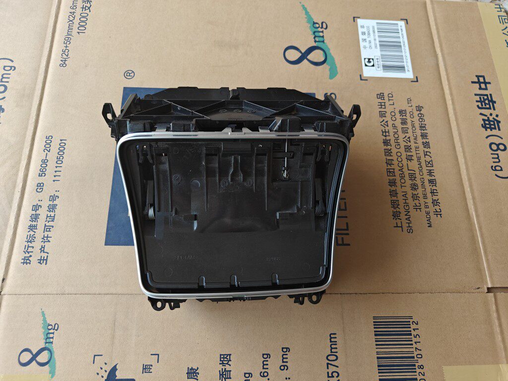 适用奔驰E级C级GLC级E300C200GLC260中控储物盒烟灰缸总成原厂配图片