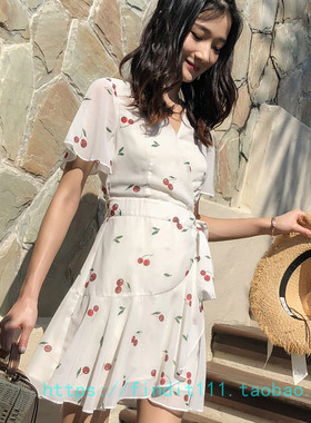 少量S，M 夏季白色优质雪纺飘逸连衣裙 碎花甜美仙女海边度假短裙