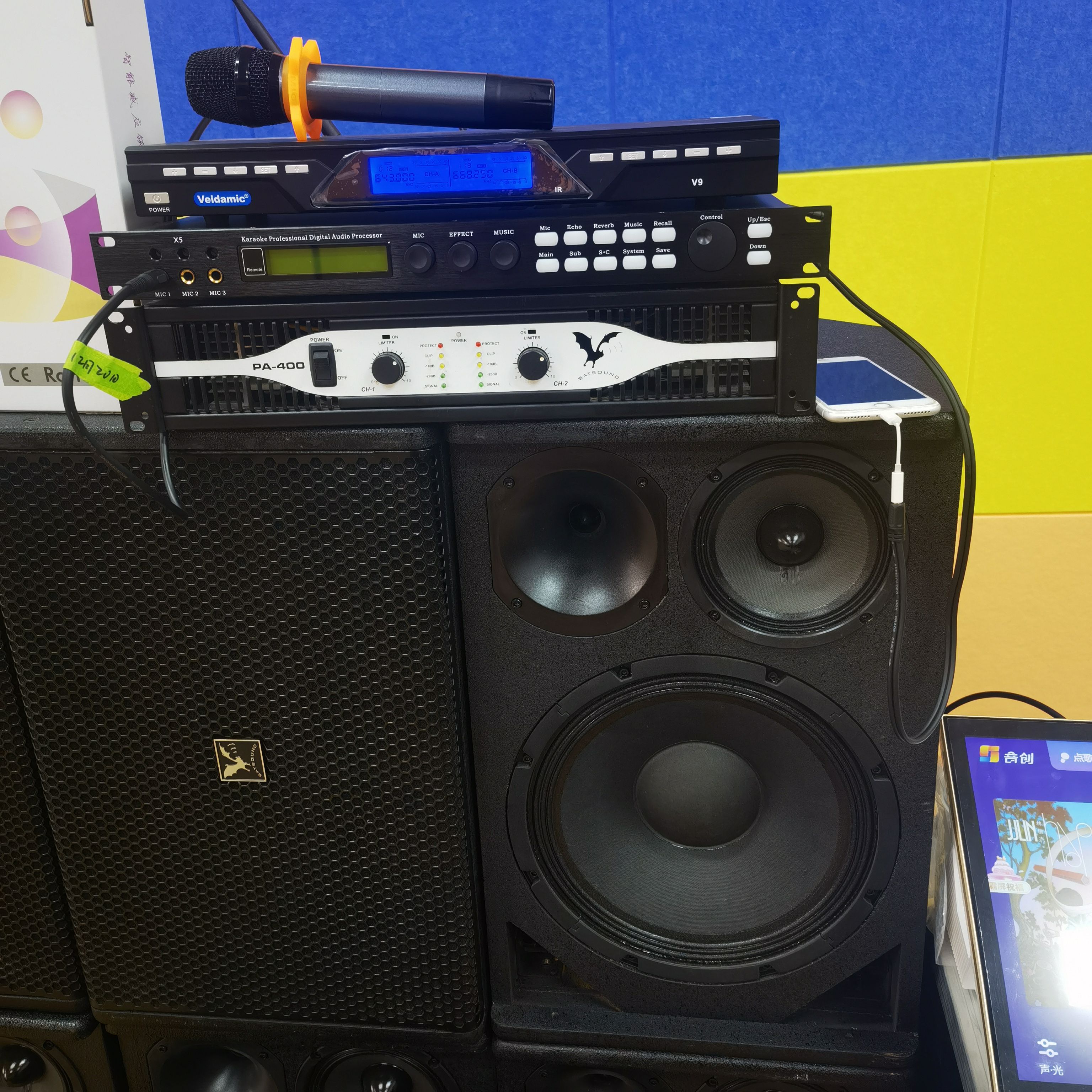 蝠声音箱2对，功放2台，效果器一条，威达话筒一套