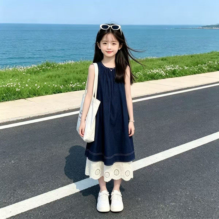 女童夏季无袖牛仔连衣裙网红装2026新款女童蕾丝拼接无袖背心裙