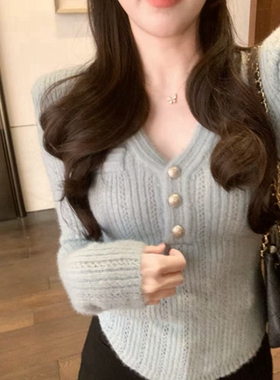 安璃 假口袋浮雕扣V领毛衣