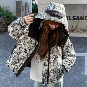 25冬新 现货 字母涂鸦黑色连帽羽绒服 170-6802-P325-K478图片