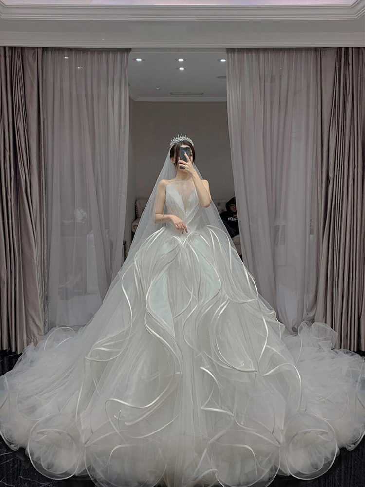 Yunxi's main wedding dress 2024 new bride big drag tail temperament princess court court wind winter simple shoulders