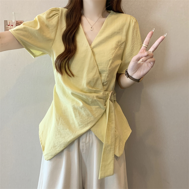 高级感黄色V领短袖衬衫女夏季款大码胖mm不规则收腰遮肚衬衣上衣