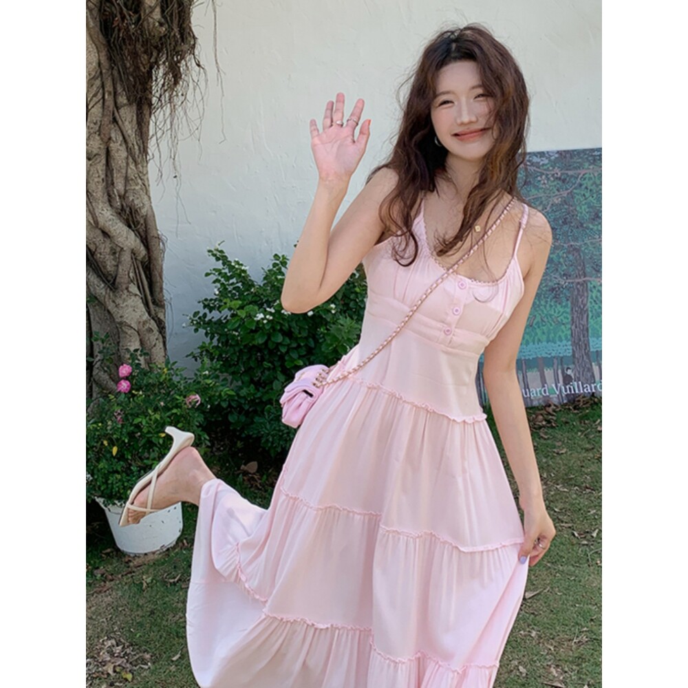 学生法式温柔纯欲粉色吊带连衣裙女新款春夏高级感海边度假长裙子
