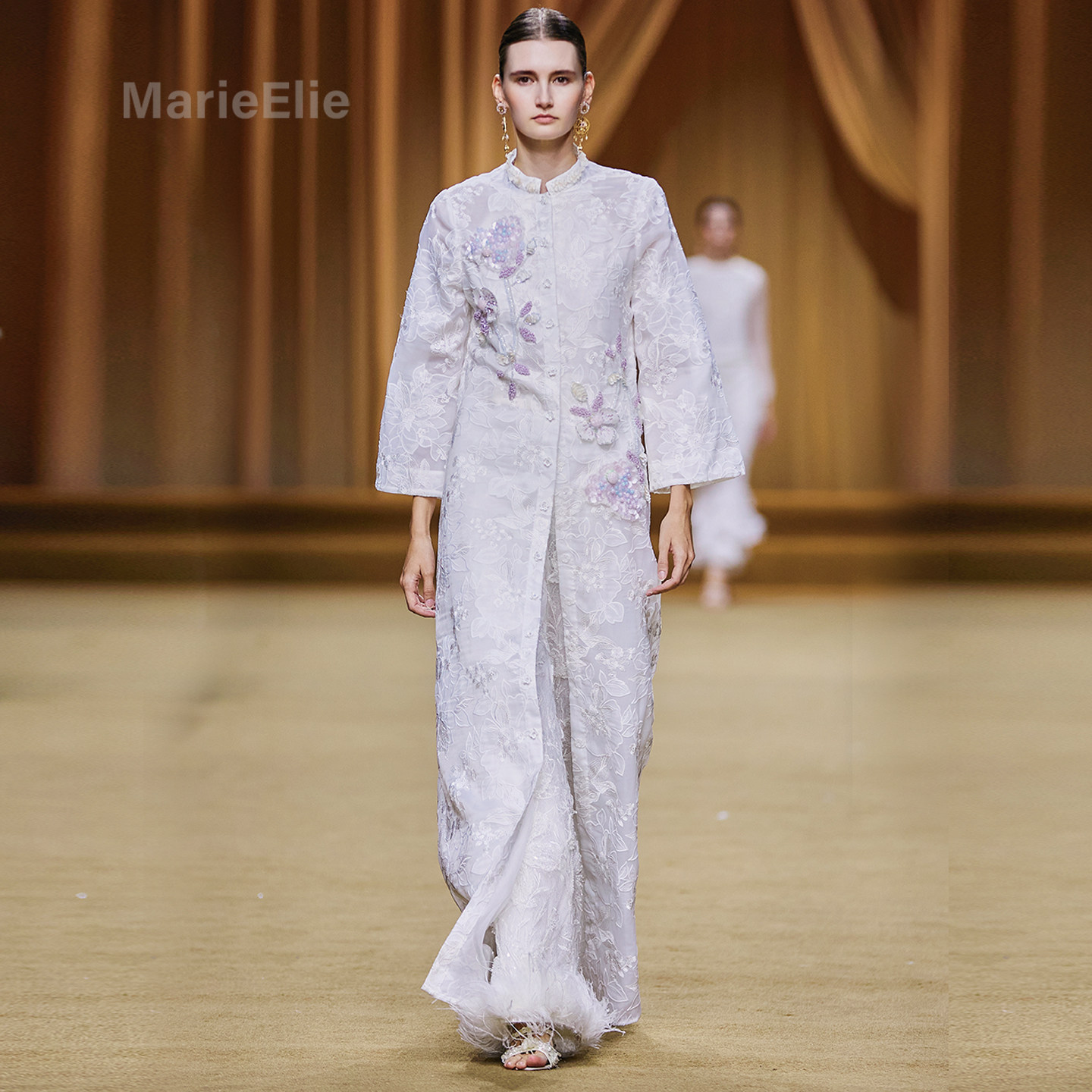 Marie Elie新中式风白色立领刺绣外套女长款钉珠盘扣轻奢气质外套