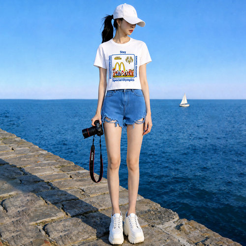 一整套港风穿搭女夏季时尚减龄白色短袖T恤蓝色牛仔短裤两件套潮