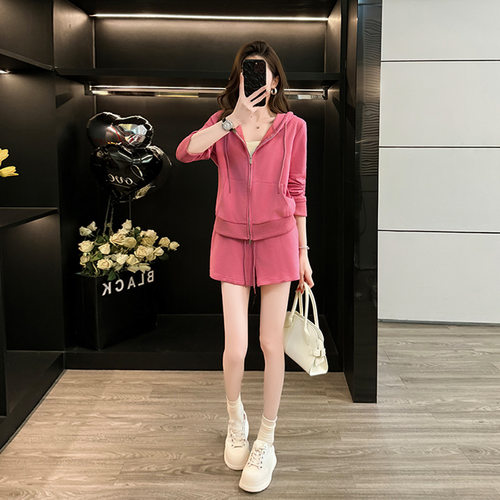 美式休闲运动百搭套装女秋季新款时尚炸街连帽卫衣阔腿短裤两件套