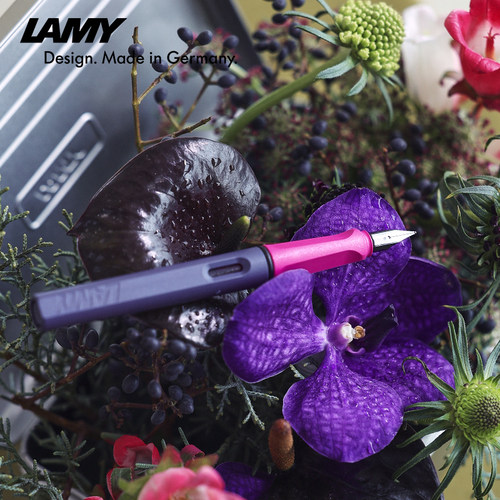 LAMY凌美钢笔礼盒撞色设计