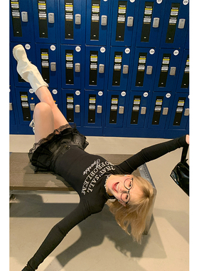 kk soul美式复古辣妹钉珠设计黑色长袖T恤女修身显瘦辣妹短款上衣