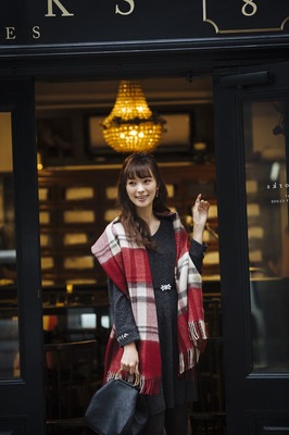 千金风袖口钻纯色甜美通勤