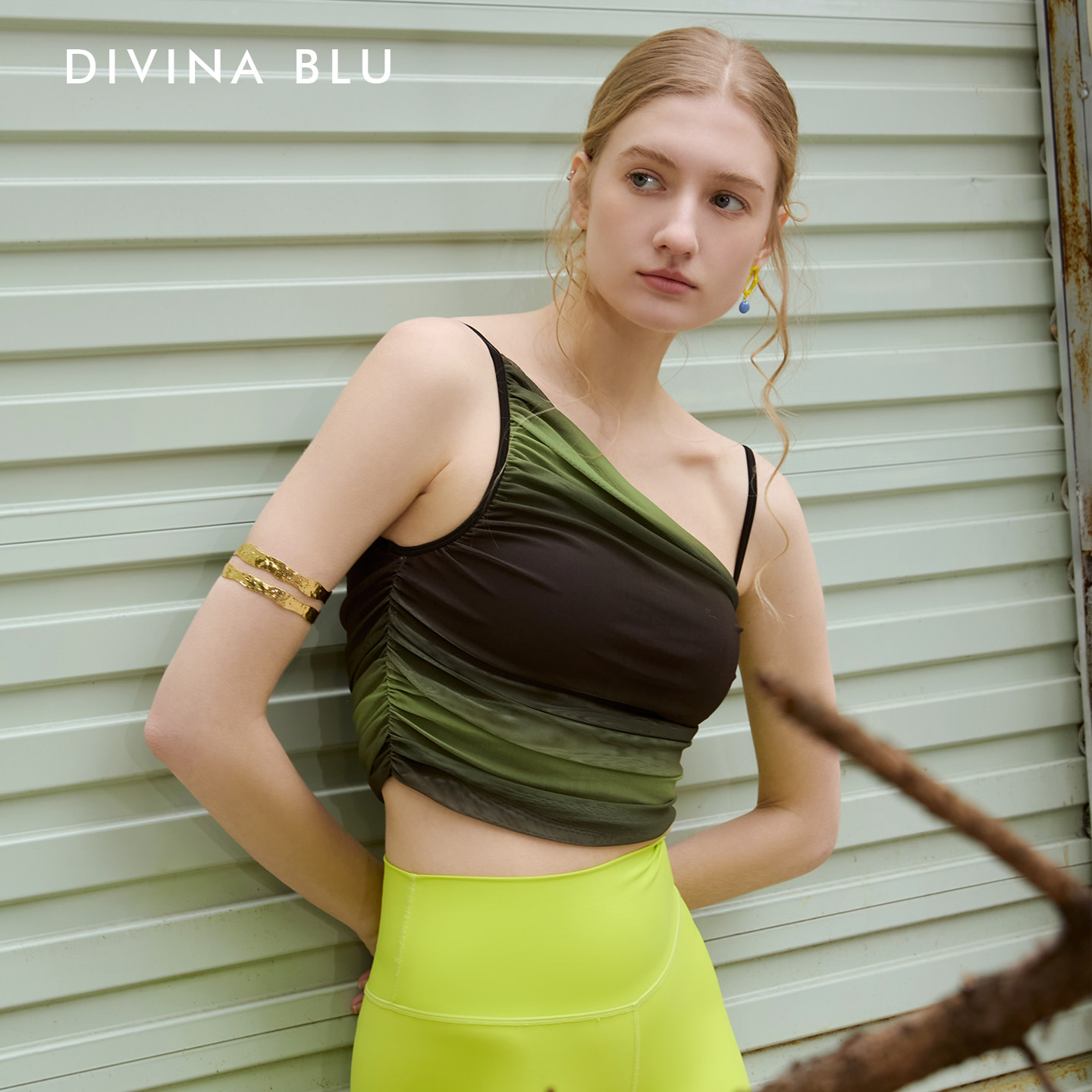 DIVINABLU迪唯纳马赛渐变晕染斜肩瑜伽背心褶皱运动健身上衣S133