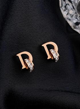 A.D Hepburn~字母D耳环女水钻小圆耳钉2024新款潮个性简约耳饰品