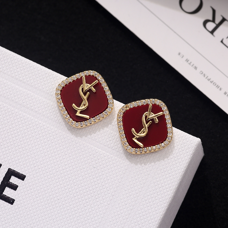 巴黎【设计师】红色菱形字母小香风耳钉轻奢高级气质复古耳环耳饰