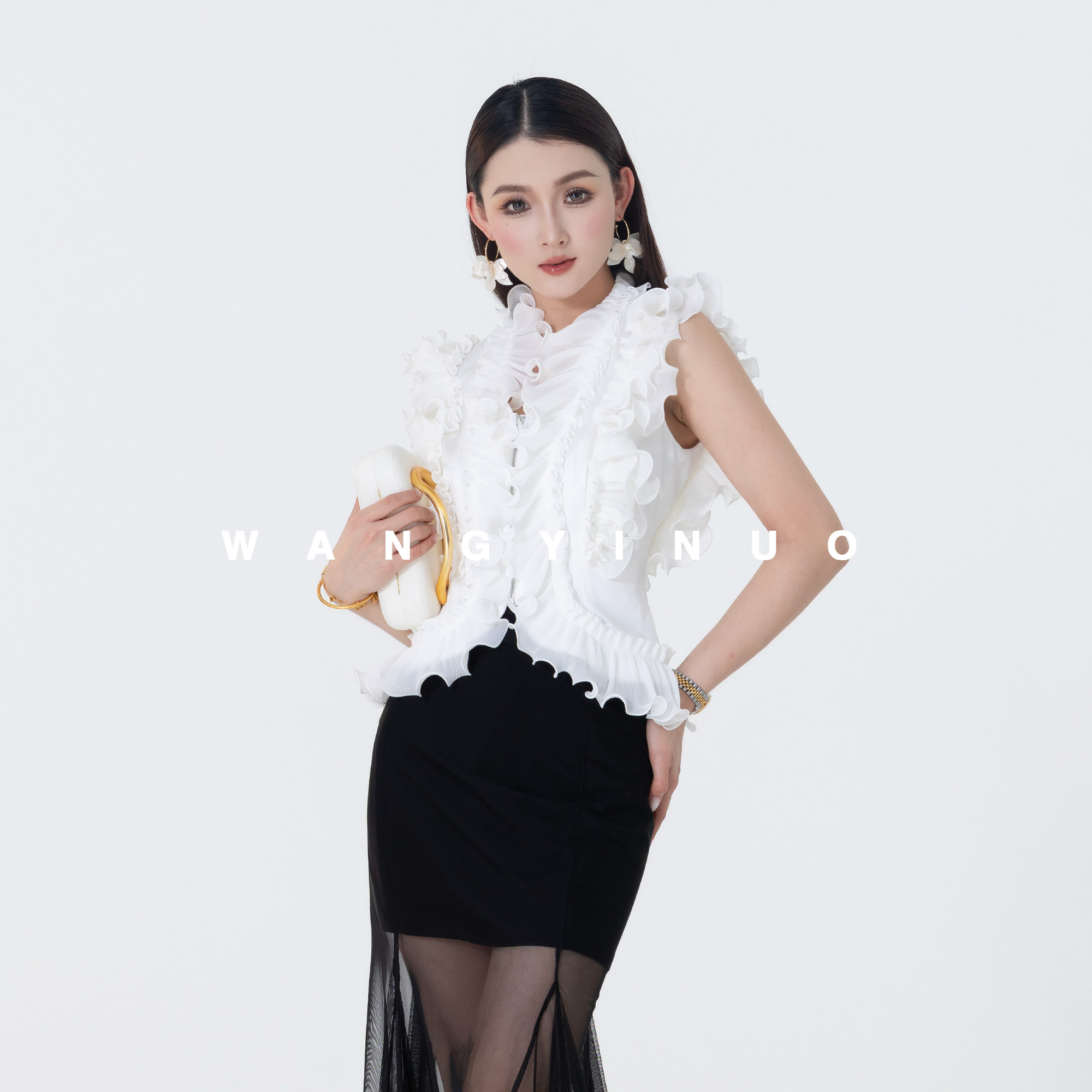 MD依诺【一念花开】2026夏季时尚百搭显瘦设计感花边拼接气质上衣