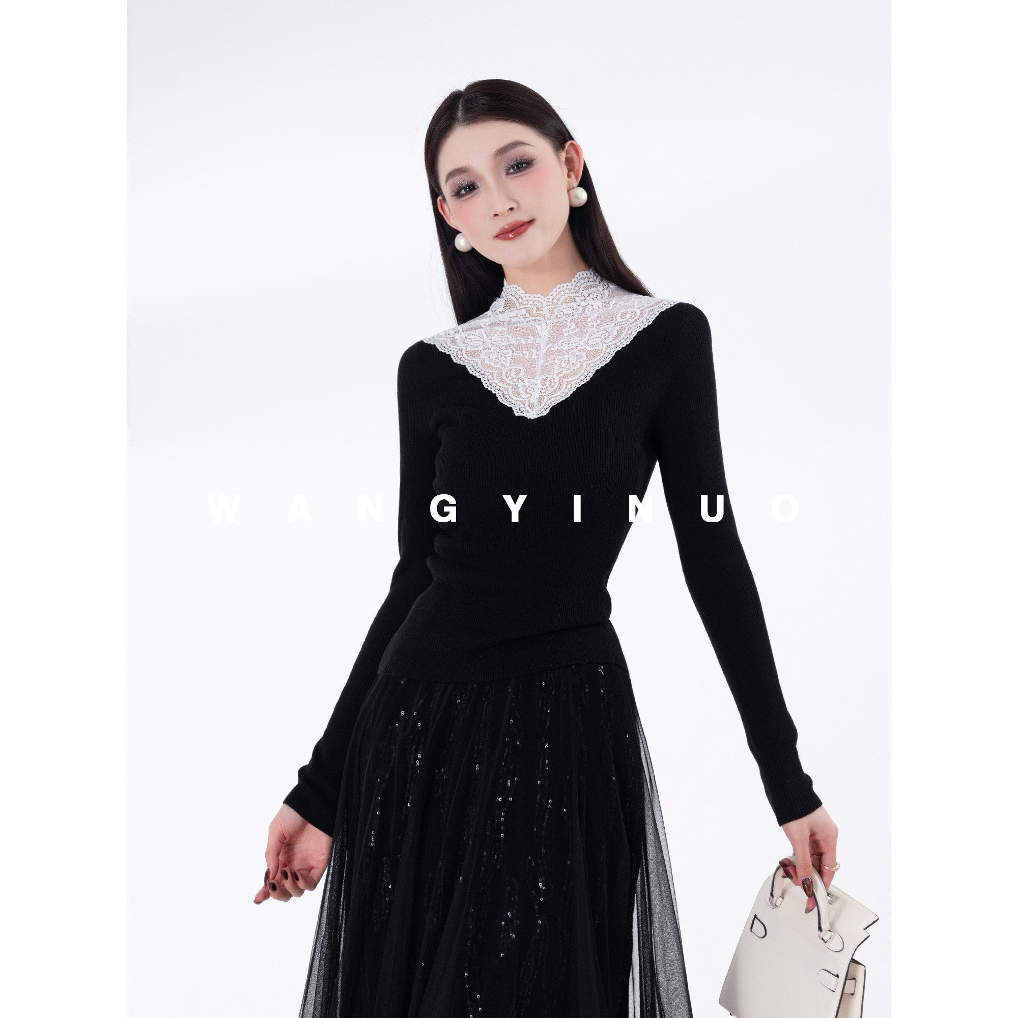 MD依诺【月下花珉】2025冬季款时尚休闲百搭长袖拼接蕾丝打底上衣