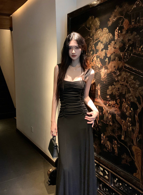 Norain不下雨 绝美黑色方领包臀裙针织裙吊带连衣裙女长款裙子