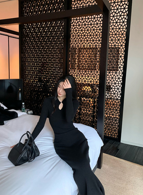 Norain不下雨黑色修身收腰包臀长袖针织连衣裙女冬季新款修身长裙