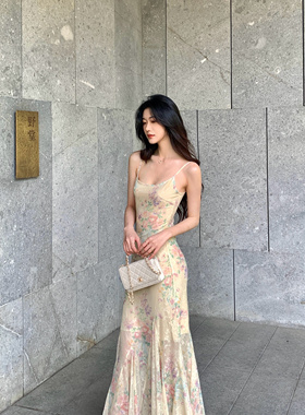 不下雨Norain【现货7折】米黄修身包臀鱼尾印花长裙吊带连衣裙