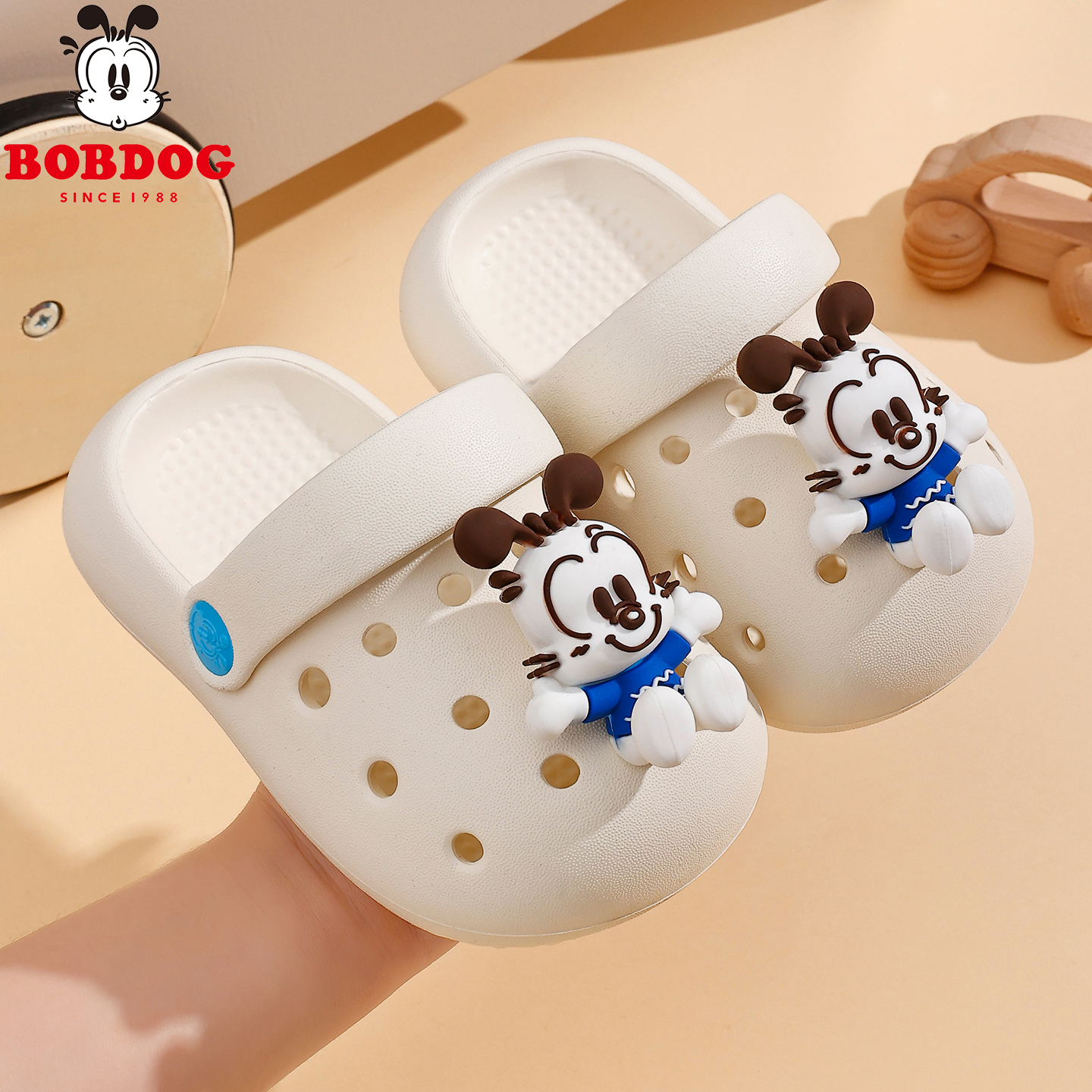 巴布豆夏季新款卡通风儿童洞洞鞋