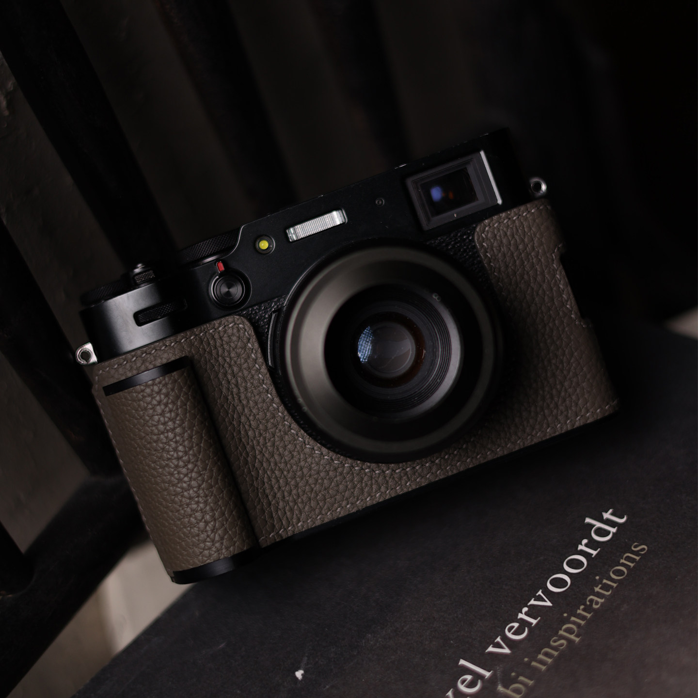 cam-in 真皮Togo纹富士相机x100vi手柄皮套黑色铝合金底座保护套