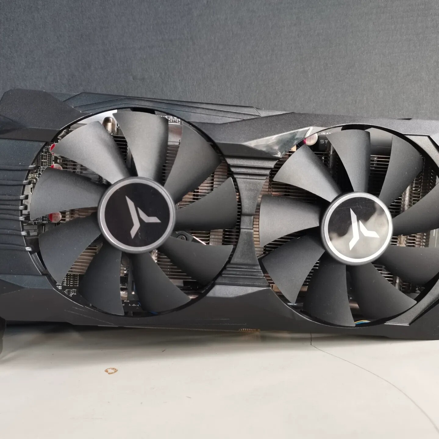 yeston盈通 RX580 8G 2048SP大地之神吃鸡图片