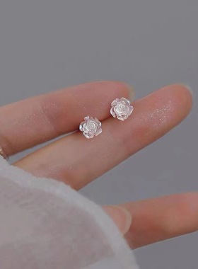 S925银针白色炫彩山茶花耳钉新款潮小众设计感耳环轻奢花朵耳饰女