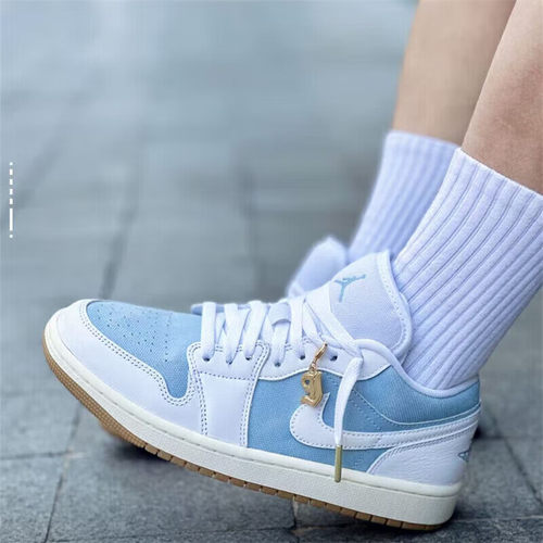 耐克AJ1女低帮牛仔蓝白板鞋