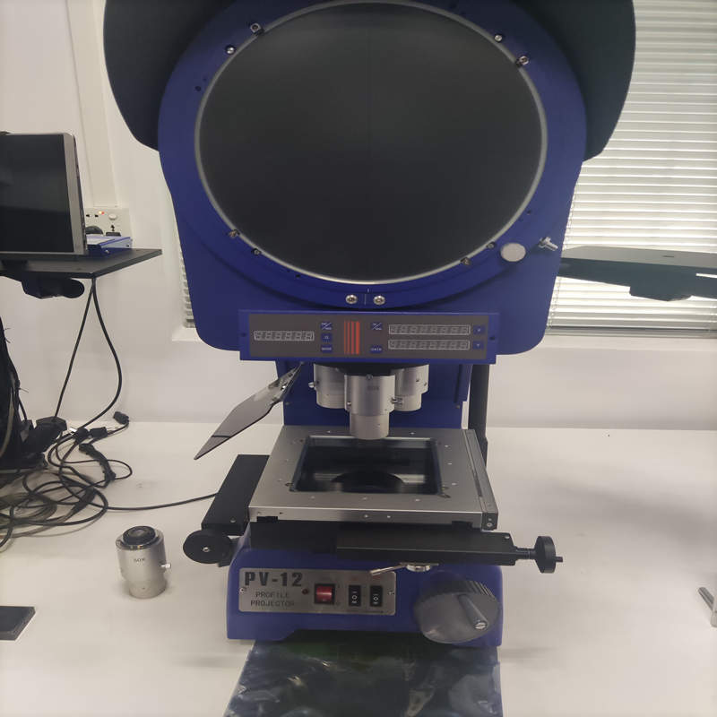 日本OpTecMaster PV-12是一款高精密立式正像投影仪