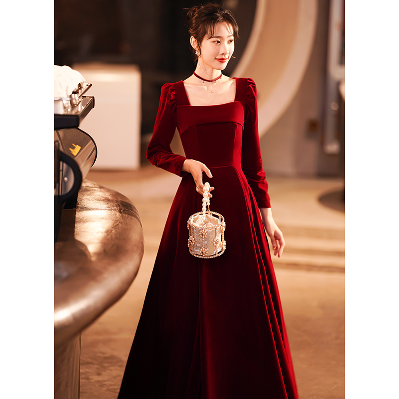 敬酒服新娘简约2022新款酒红色平时可穿订婚连衣裙丝绒气质回门服