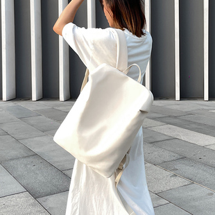 潮牌韩版旅行双肩包女新款时尚小众简约大学生电脑背包休闲包书