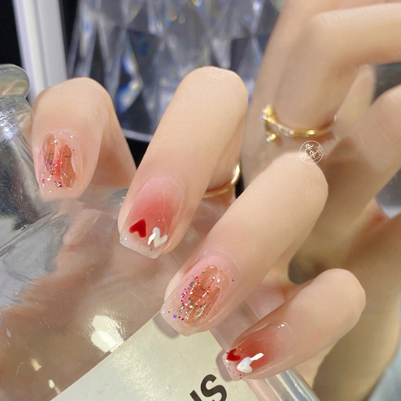 穿戴美甲甜辣指尖爱心腮红极光钻