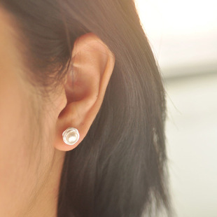 天然淡水真珍珠耳钉扁圆珍珠纯银耳钉小珍珠复古女高级感新款耳钉