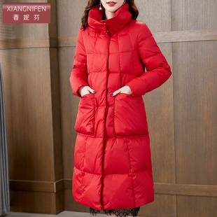 高端红色时尚洋气白鸭绒羽绒服女2025新款冬季中长款过膝立领外套