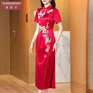 香妮芬醋酸缎面高级感连衣裙2026新款夏季婚宴妈妈礼服高贵年轻