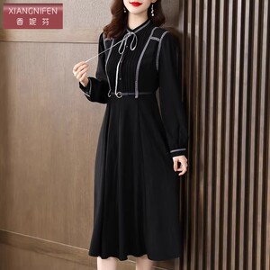 香妮芬高端黑色法式长袖休闲连衣裙女2026新款收腰高级感气质大摆