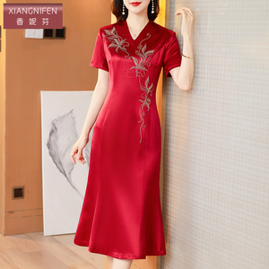 香妮芬钉珠醋酸妈妈婚宴礼服高贵2026新款夏丈母娘敬酒连衣裙显瘦