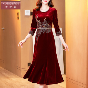 香妮芬2026春季新款绣花钉珠年轻妈妈婚宴礼服连衣裙红色高贵气质