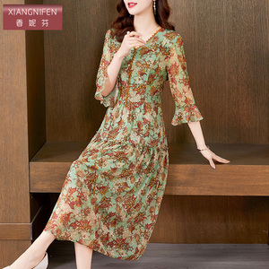 香妮芬高贵优雅台湾网纱妈妈连衣裙女2026新款春季收腰v领中袖裙