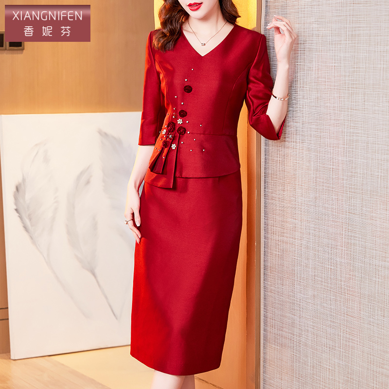 香妮芬夫人妈妈连衣裙洋气春季