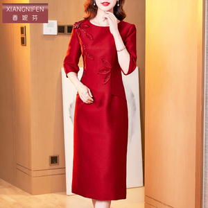 香妮芬高端优雅红色绣花妈妈婚宴礼服圆领气质连衣裙2026春季新款
