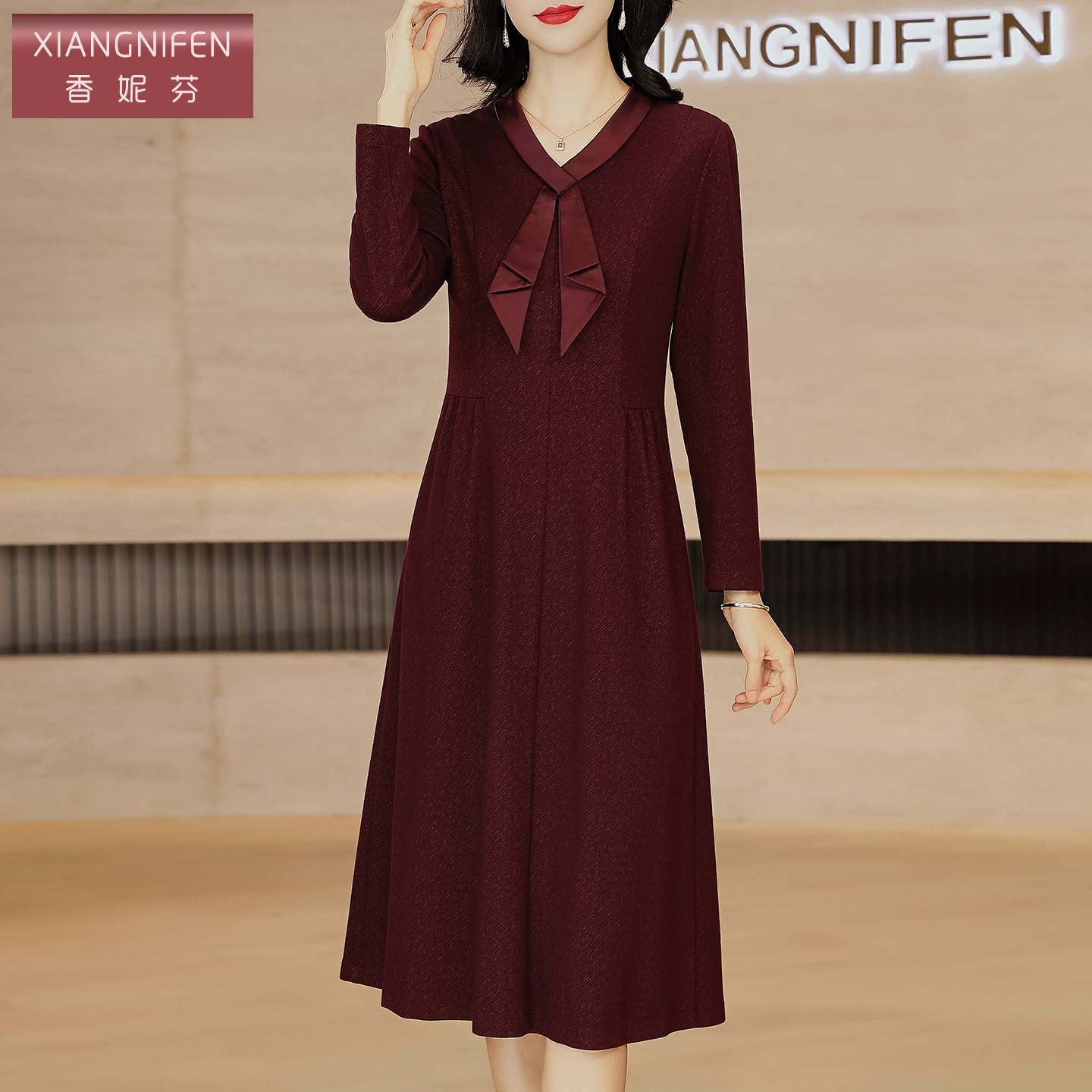 香妮芬高级感设计领结洋气妈妈连衣裙女2025新款秋冬收腰红色裙子