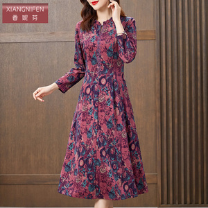 香妮芬2026春季新款高端精致中年妈妈洋气绣花连衣裙女中长羊绒裙