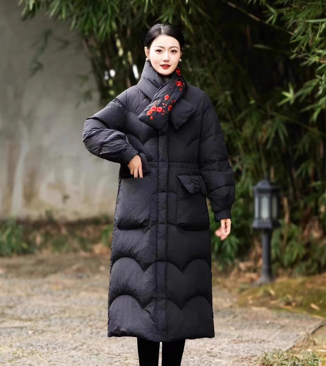 2023冬季新款中式复古羽绒服女可拆围巾刺绣长款中国风盘扣羽绒衣